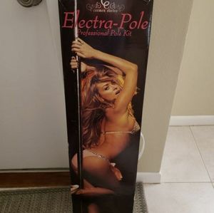 Peek a boo pole